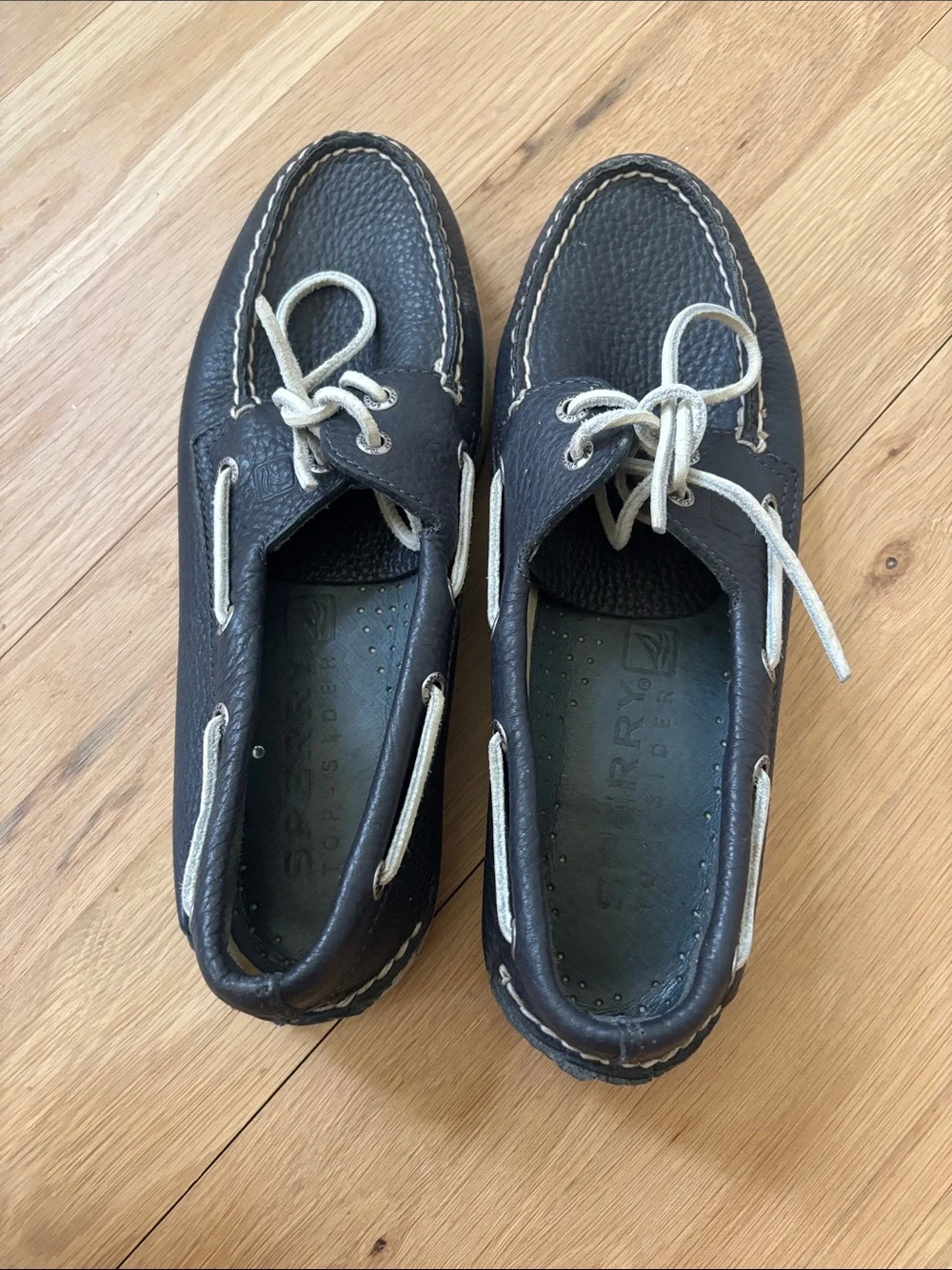 Sperry Men's Navy Leather Boat Shoes with Contrasting Laces